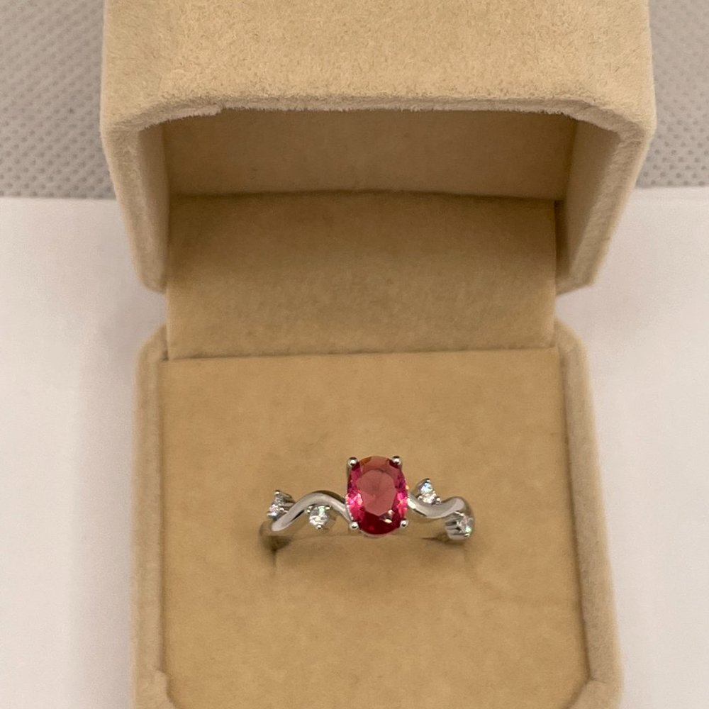WHITEGOLD RUBY WEDDING RING - Picture 6 of 6